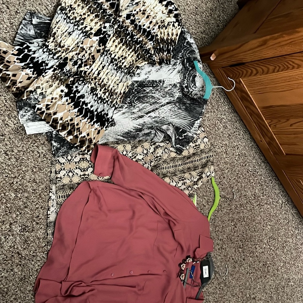 Bundle of womens tops some nwot. And new necklace